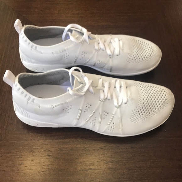 nfinity flyte cheer shoes white